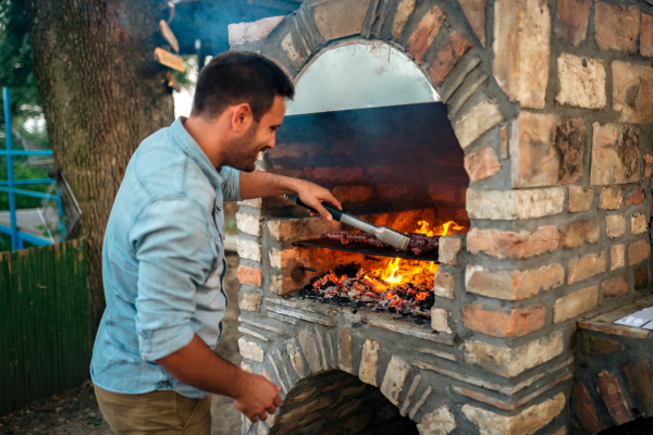 Roupa que Pode Oferecer o Melhor Estilo para Celebrar Conquistas Pessoais num Churrasco Gourmet