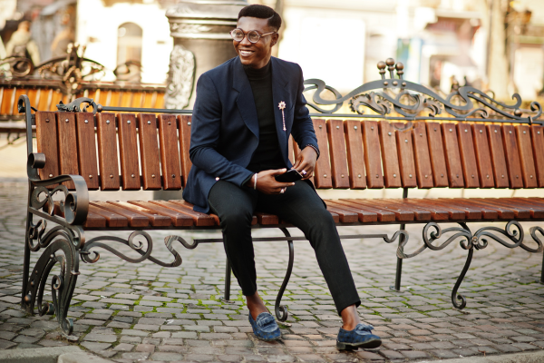 Como Homens de Biotipo Vintage Podem se Vestir com Estilo em Eventos Festivos