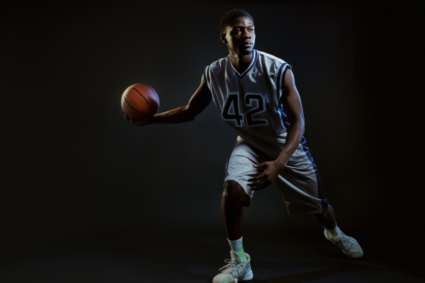 Como Jogadores de Basquete Podem Inserir suas Roupas Esportivas no seu Guarda-Roupa Invernal