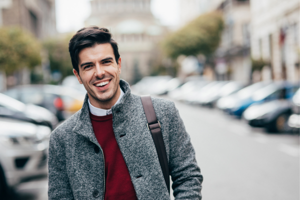 Homens com Braços Curtos: Podendo Manter Estilo e Elegância em Reuniões Invernais Importantes